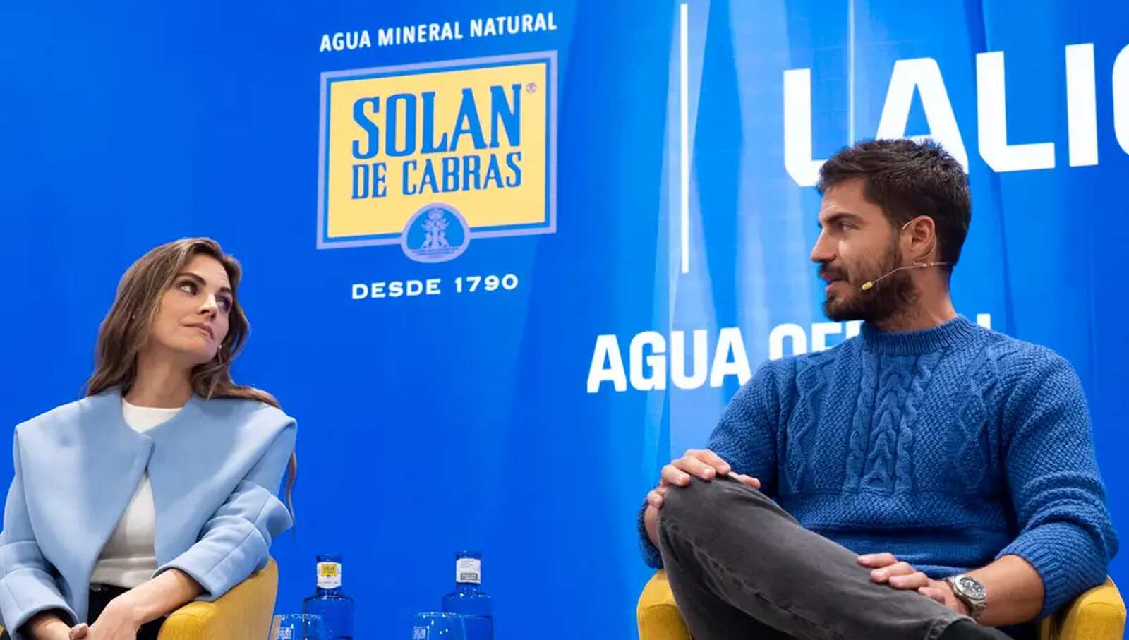Amaia Salamanca y Maxi Iglesias charlando