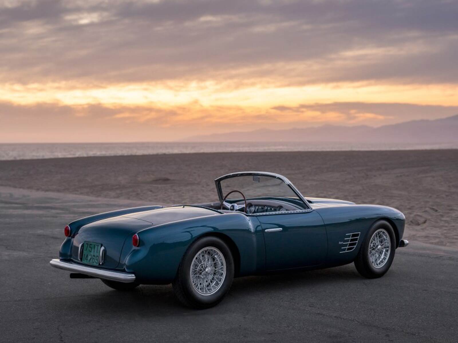 Lateral del MAserati a subasta de Juan Perón