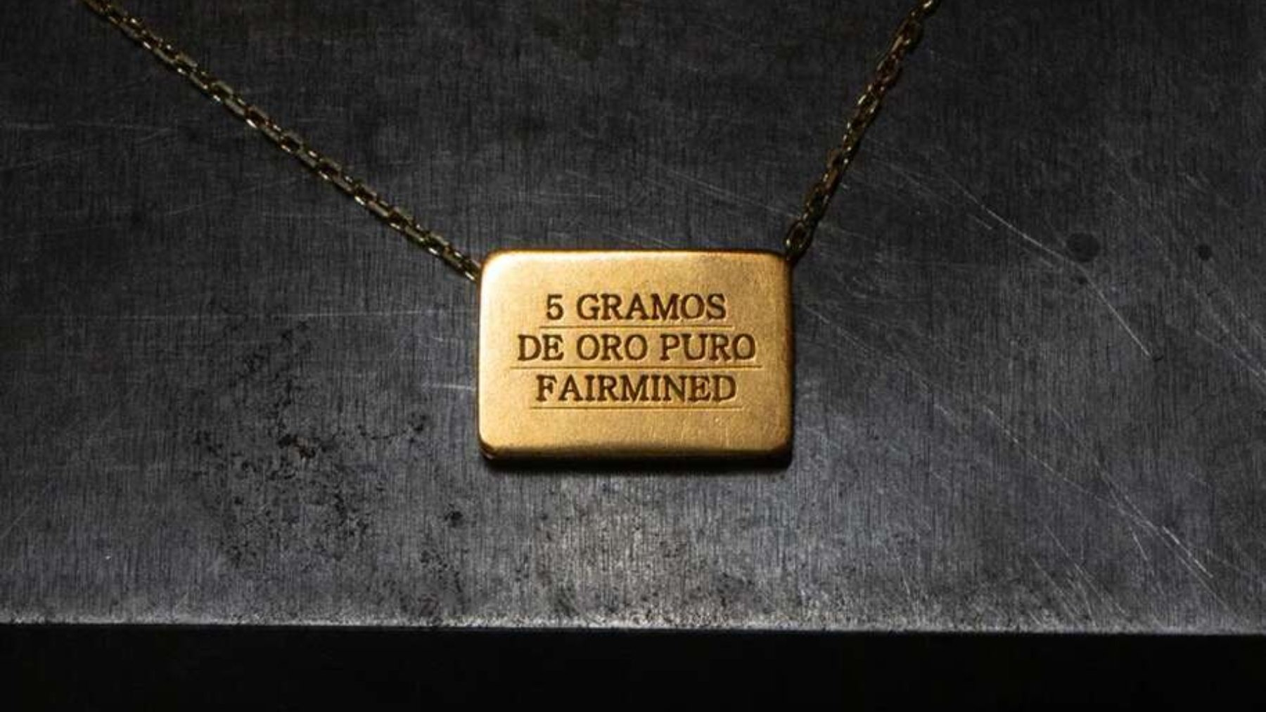 La joyera barcelonesa Teresa Estapé convierte un lingote de 5 gramos en collar por 3.190 €