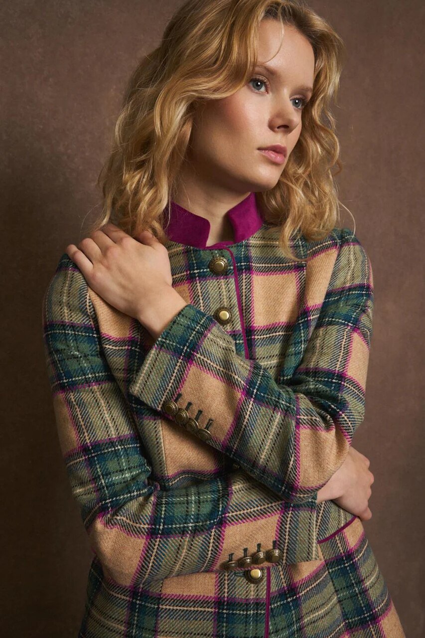 La americana napoleónica de la Reina Letizia: localizamos una marca que las diseña y así se lleva