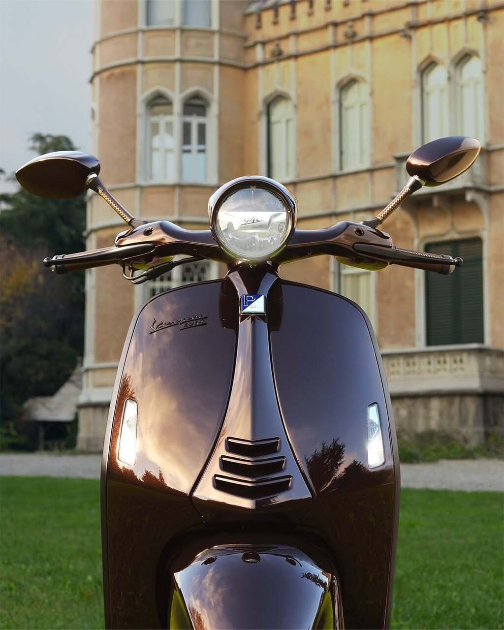 vespa 946 horse