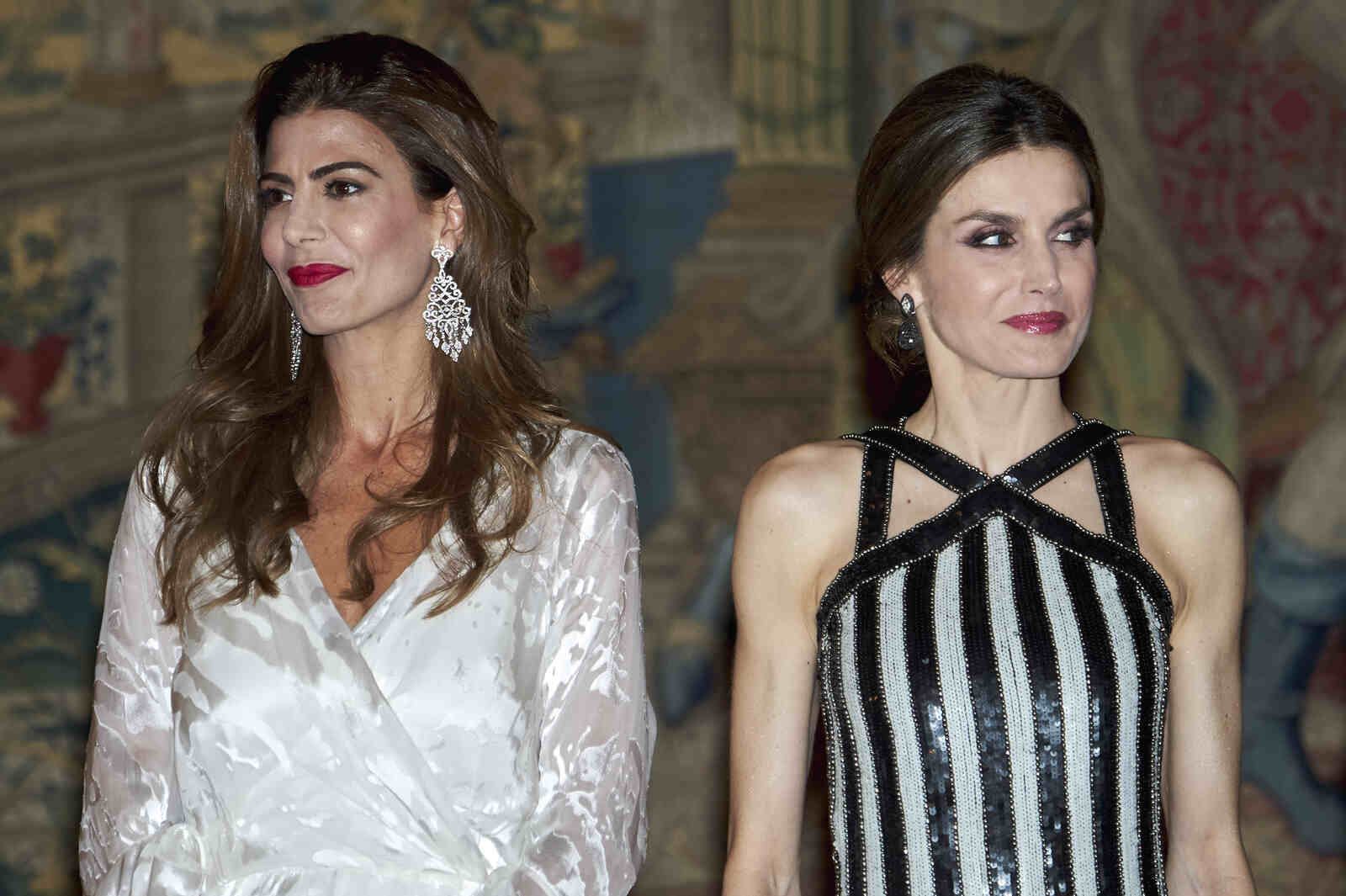 Juliana Awada y La Reina posando LEtizia
