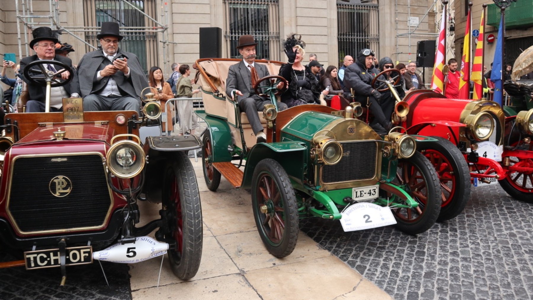 El festival de coches de época que se celebra este fin de semana en Barcelona, en homenaje a Gaudí