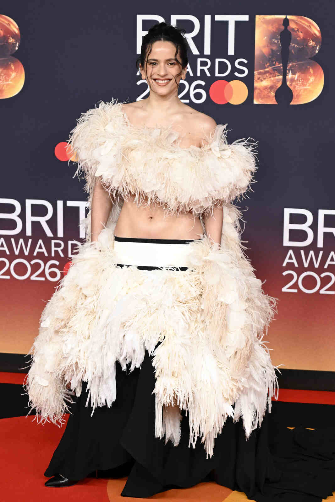 Rosalía posando en los Brit Awards