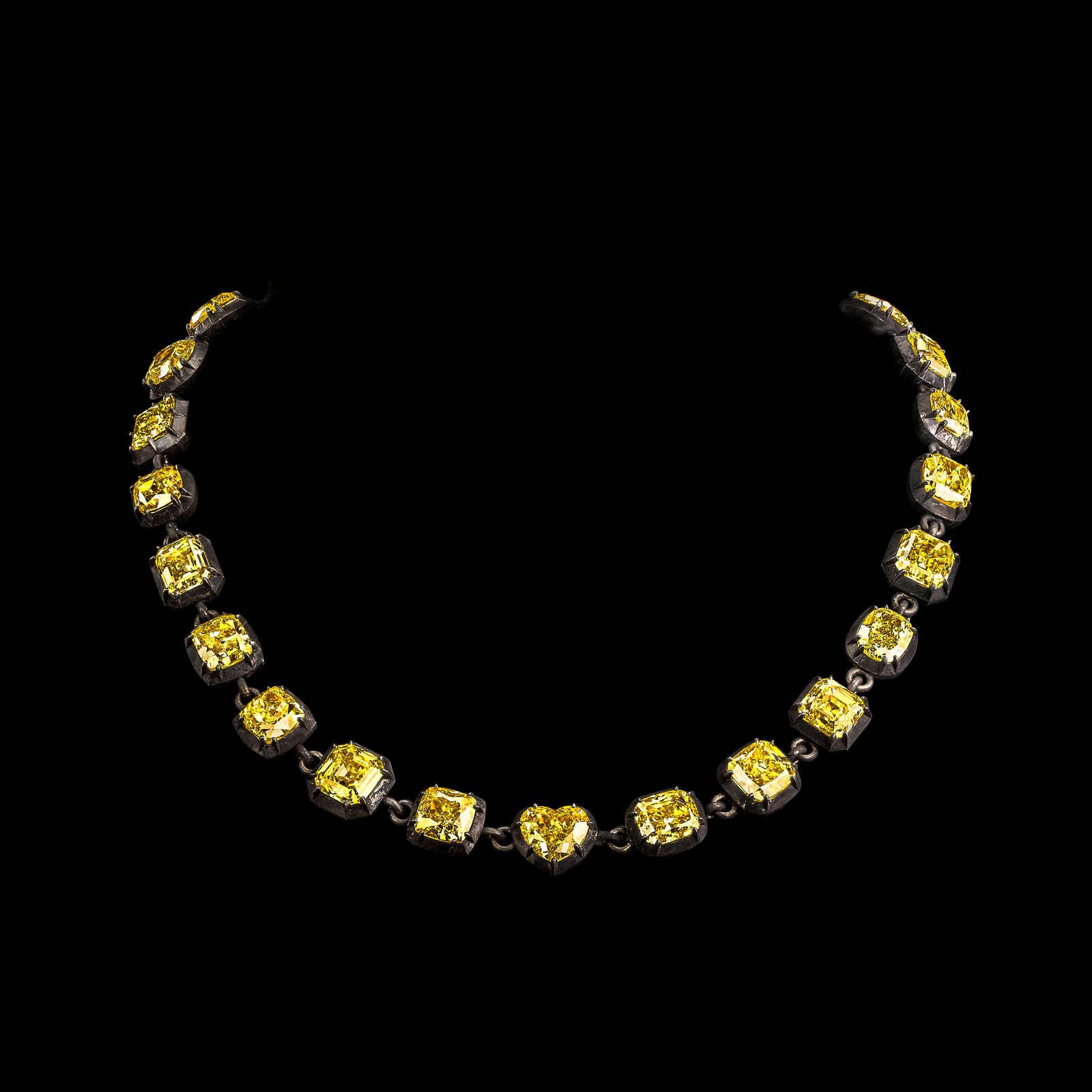 Collar de la subasta de Pharrell Williams