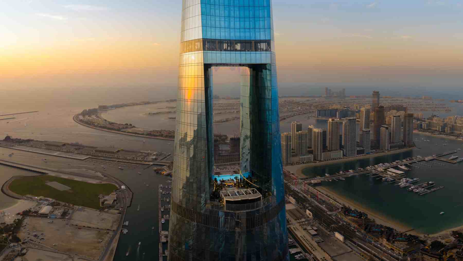 Dubái estrena el hotel más alto del mundo: 377 metros de altura y 82 plantas