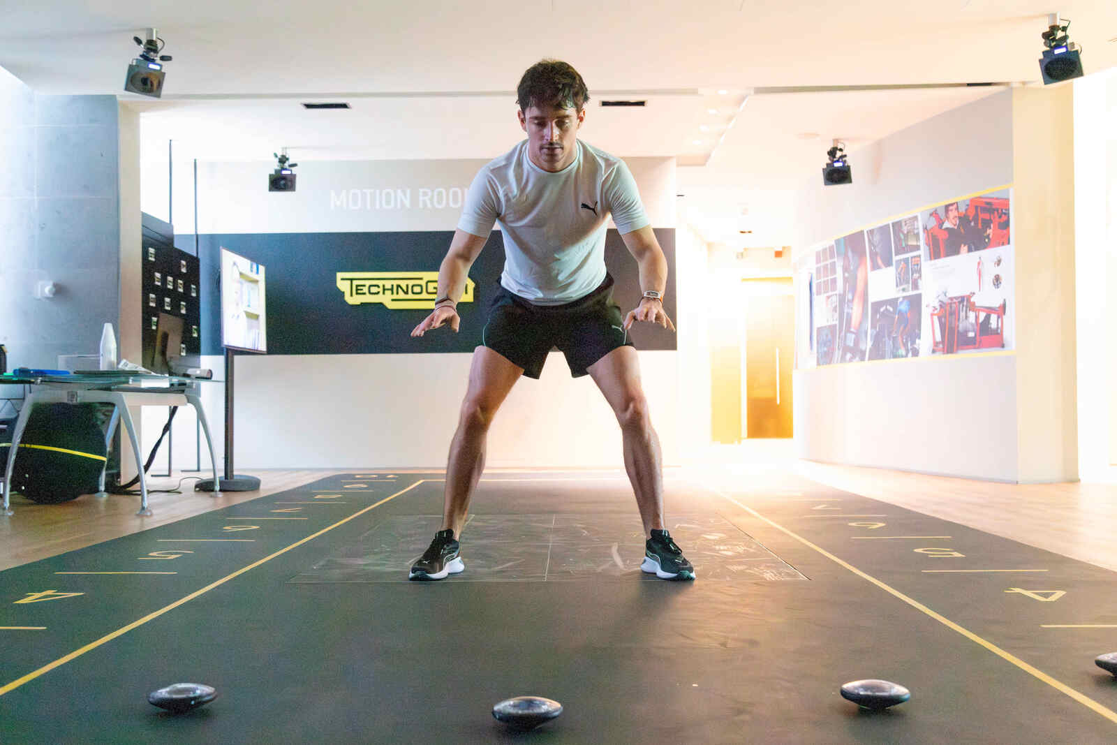 Charlez Leclerc entrenando la fuerza cognitiva