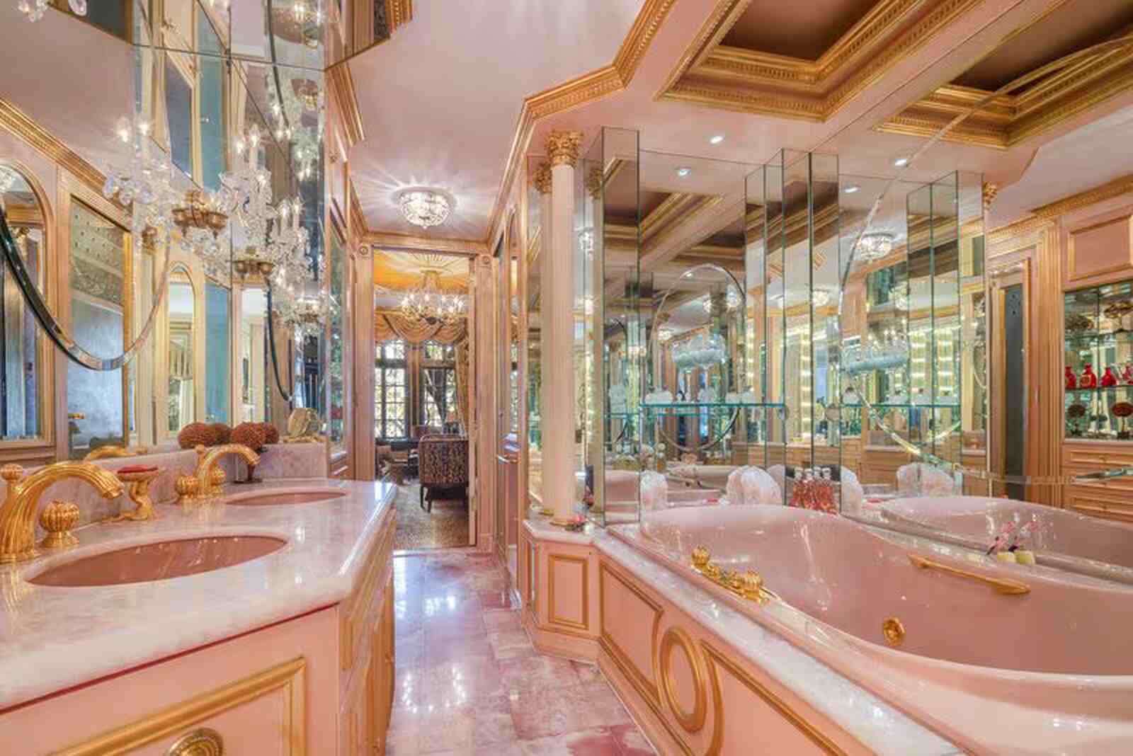 Baño de la casa de Ivana Trump