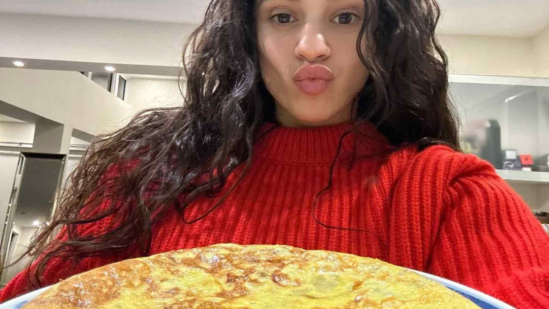 Los restaurantes de Madrid que son el templo de la tortilla de patatas para Rosalía, Elsa Pataky…