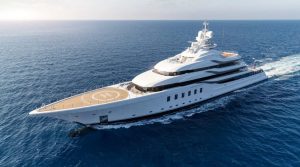 La vida loca en Mallorca de Daniel Vorcaro, el banquero detenido: yates y fiestas de gladiadores