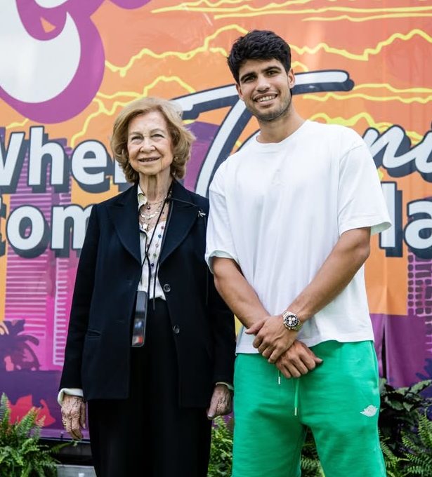 Carlos Alcaraz sorprende ante la Reina Sofía en Miami con un nuevo reloj de oro rosa de casi 200.000 euros