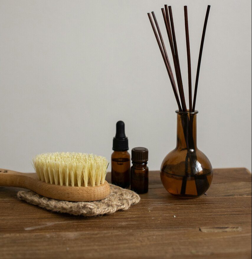 Claudia di Paolo, experta en yoga capilar: «Presiona hasta notar que el cuero cabelludo se mueve»