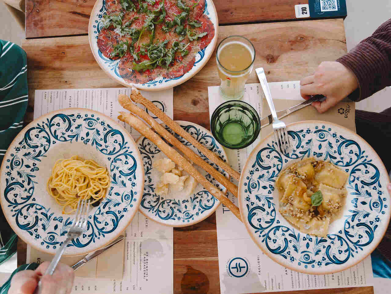 Parece Cerdeña, pero está en Murcia: el rincón de mar y montaña perfecto para esta Semana Santa