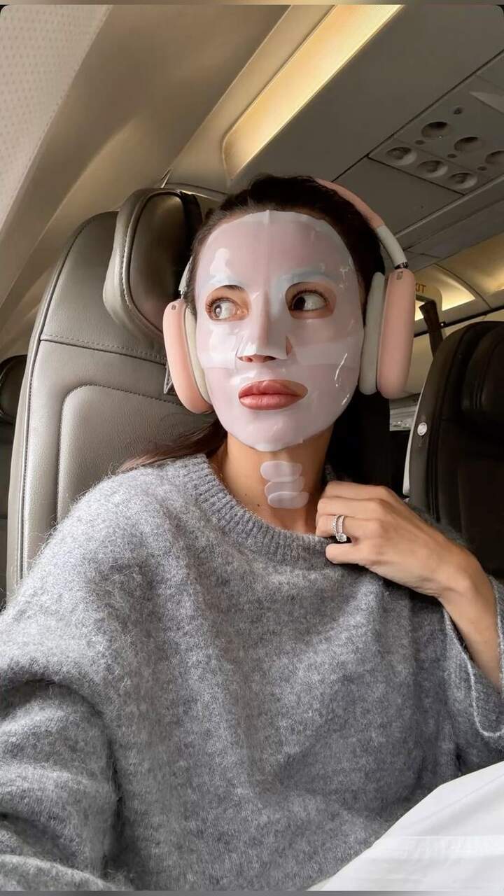 skincare belleza avión cremas