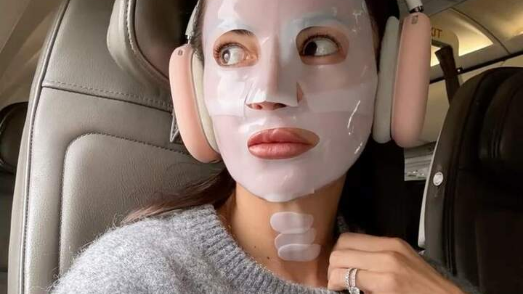 Tu rutina de belleza en el avión no debería ser la misma que en tierra: así afecta la altitud a tu piel