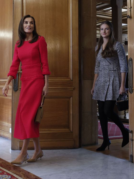 ¿Quién lo lleva mejor? El vestido que la Reina Letizia ha lucido ya tres veces lo tiene Carmen Lomana