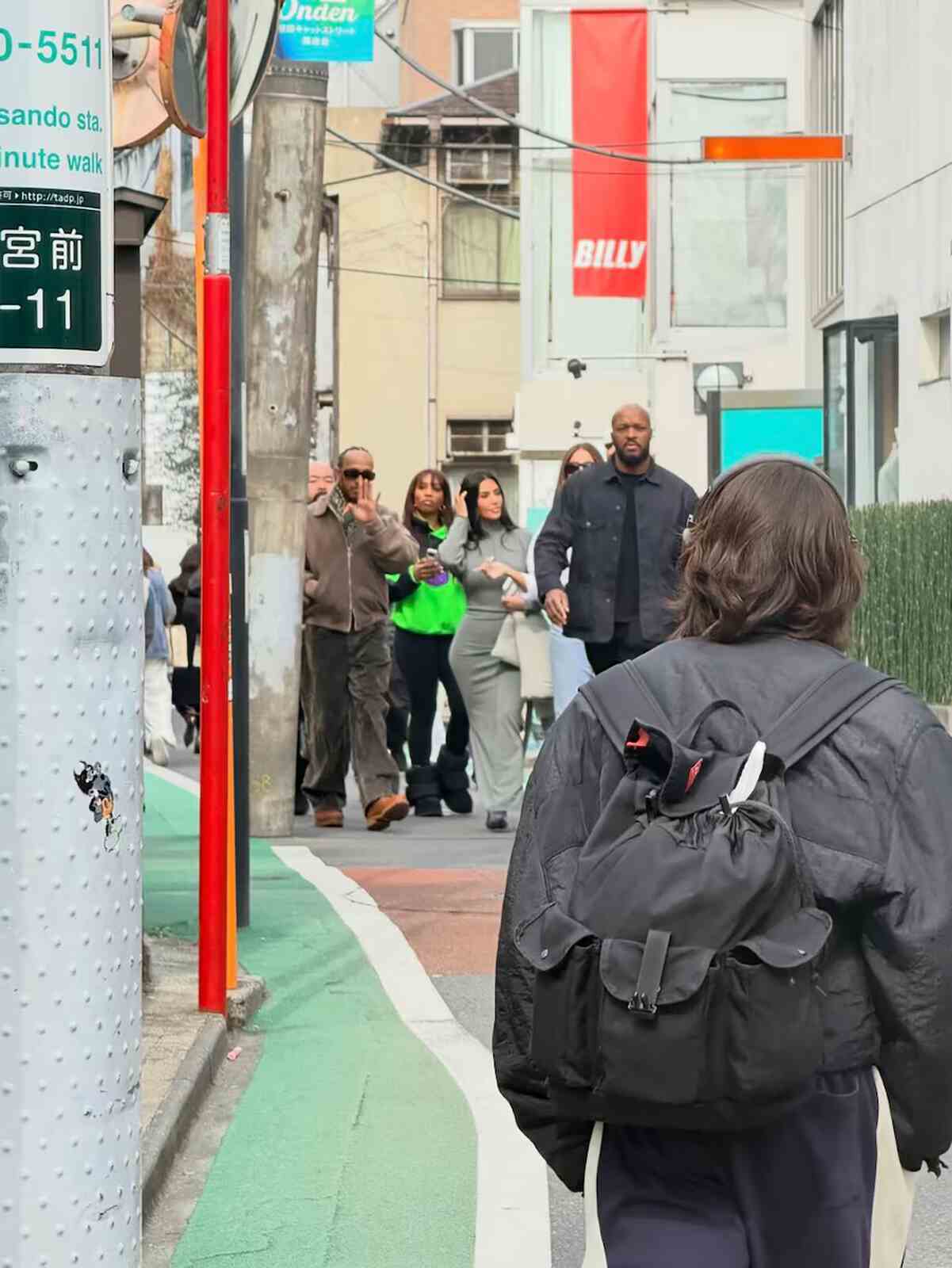 La pareja paseando por Japón