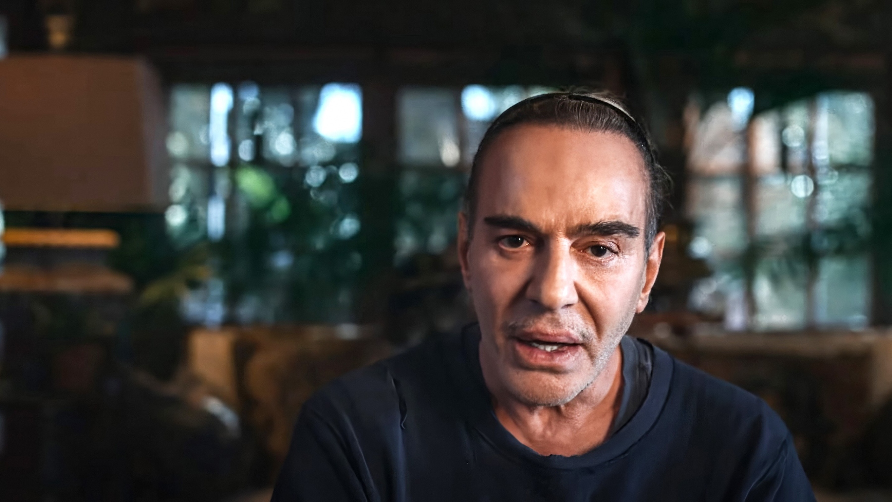 La casa de John Galliano al norte de Francia es tan profundamente teatral como sus diseños