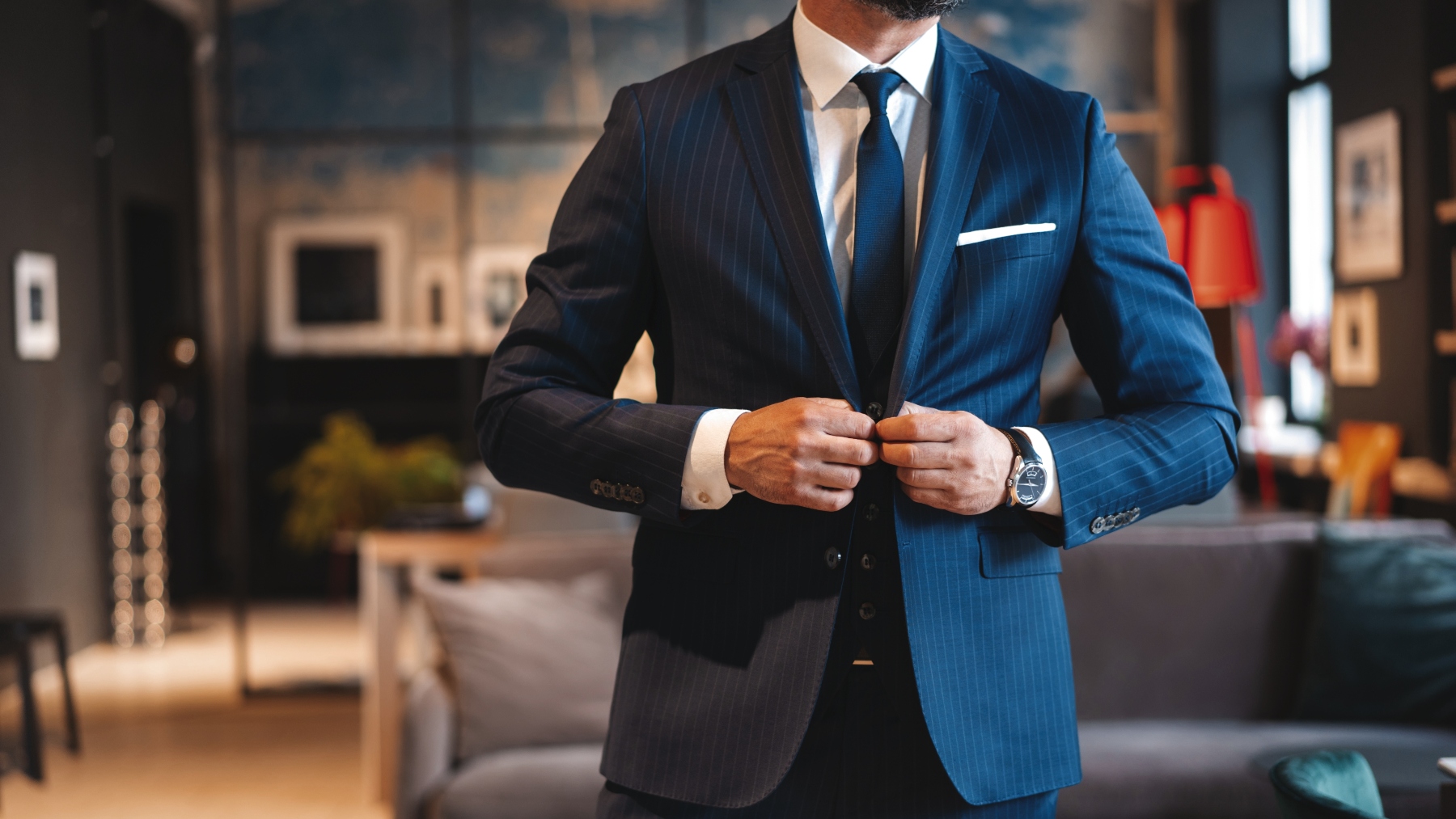 Qué traje usar, según un experto: El de tres piezas, para celebraciones; el de dos para el día a día...