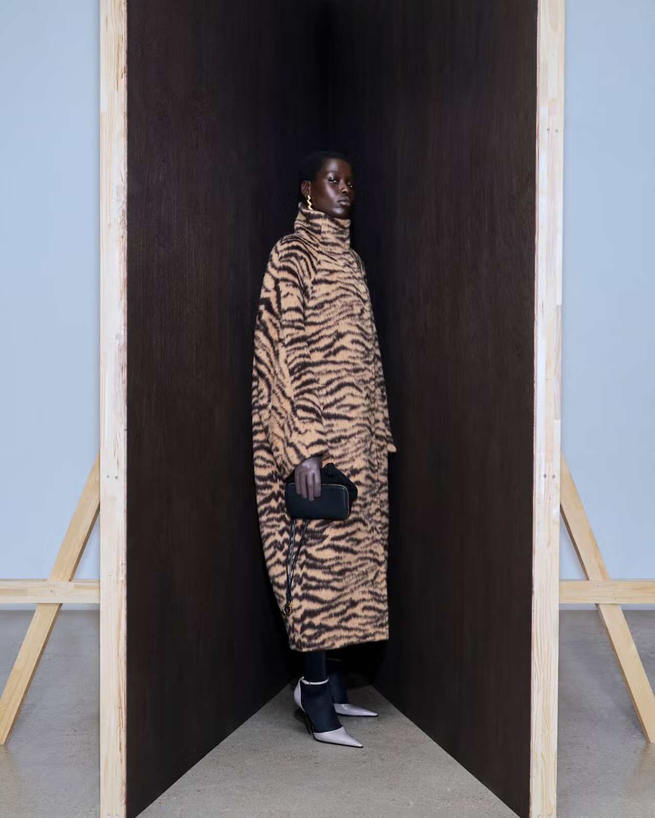 Look de estampado de tigre de Alaïa