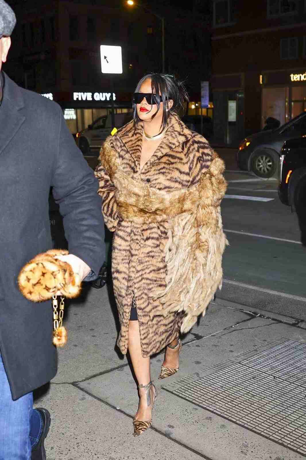Rihanna con estampado de tigre