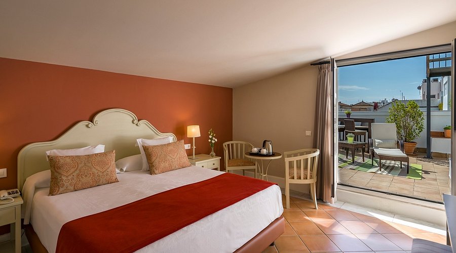 El hotel donde el rey Juan Carlos se alojó en Sevilla: desde 500 € la noche con vistas a la Giralda