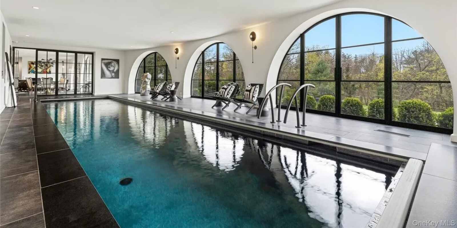 Piscina interior de la casa de la pareja en Nueva York