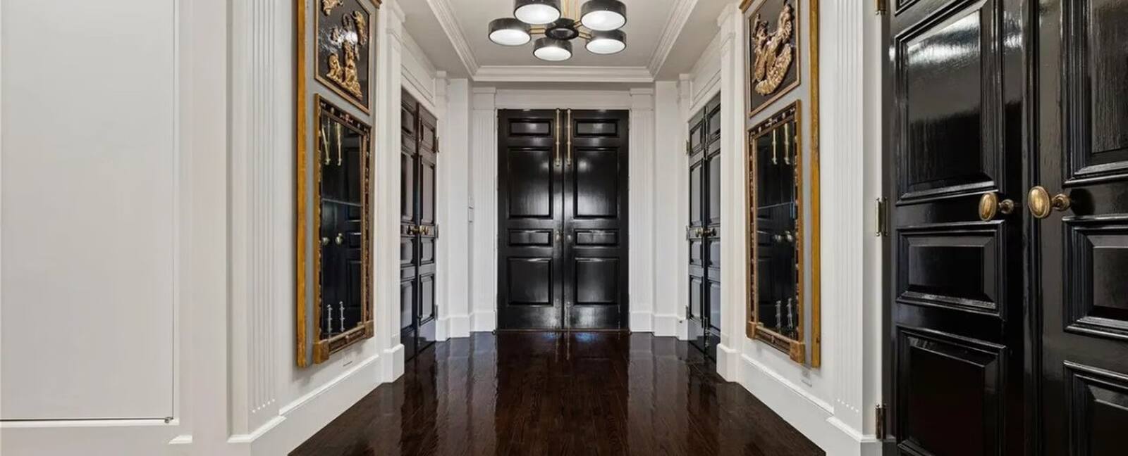 Entrada de la casa de Catherine Zeta-Jones y Michael Douglas