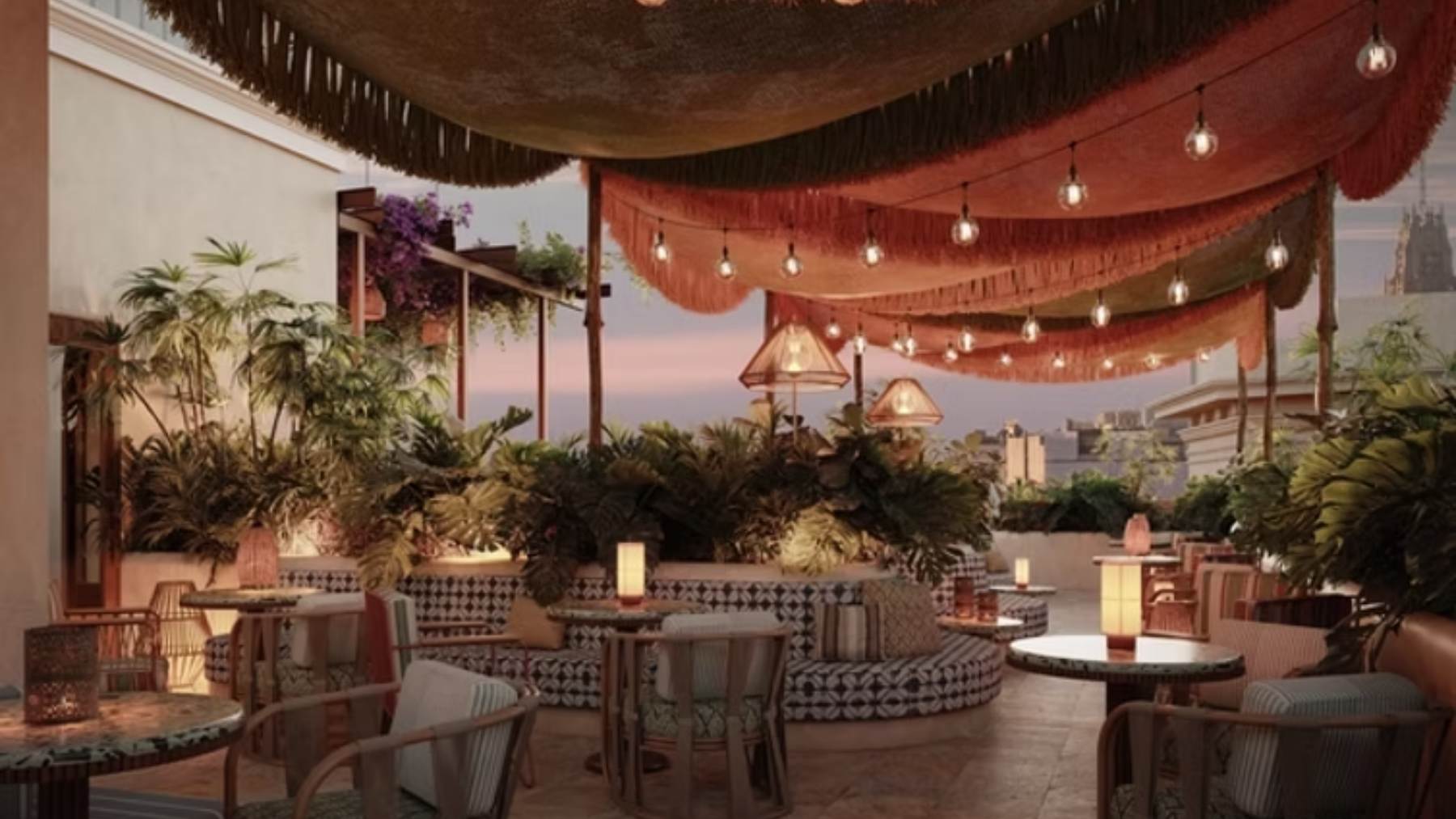 El ex de Shakira estrena hotel en la Gran Vía de Madrid con una de las terrazas más bonitas del momento