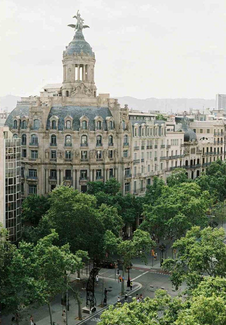 Dos hoteles para entender Barcelona: del pulso urbano al refugio más exclusivo