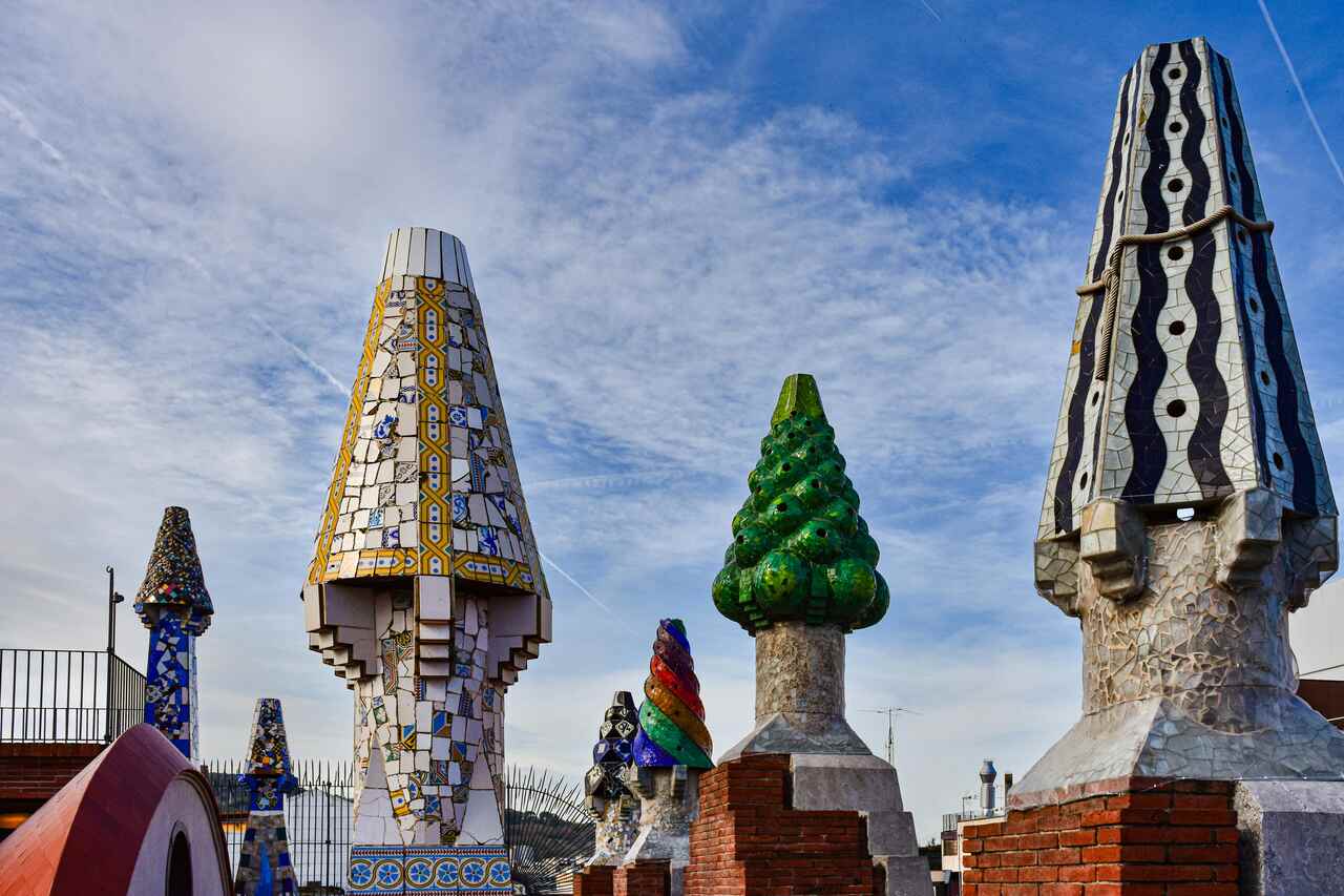 Sant Jordi Barcelona planes Gaudí