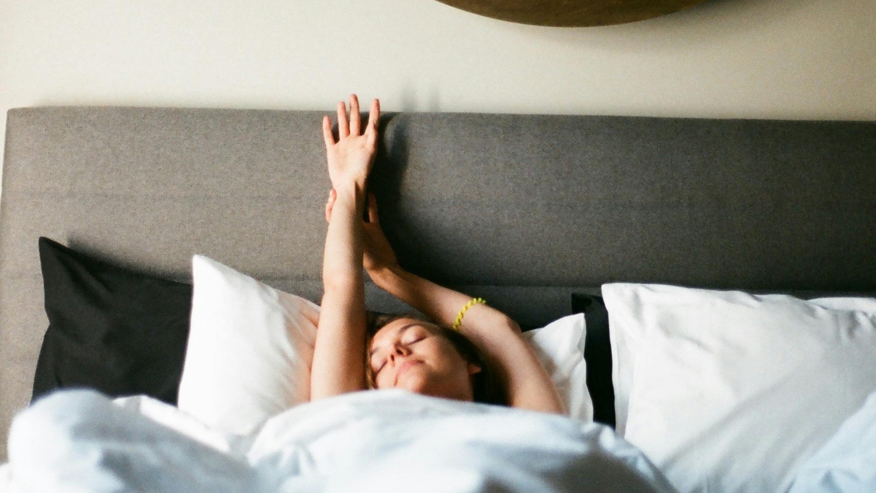 ¿Duermes mal? Apunta estos rituales que debes seguir antes y después de irte a dormir para cuidar tu salud mental