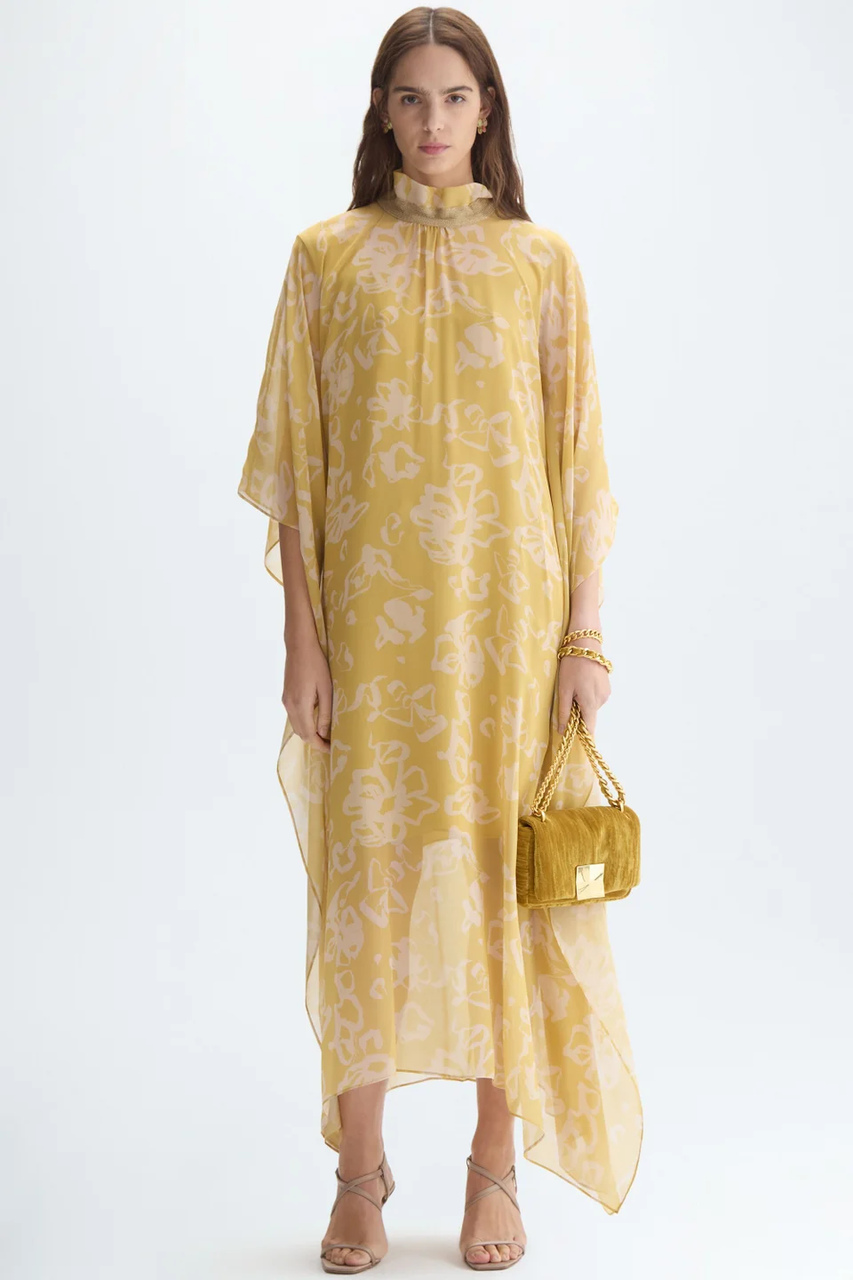 Juan Avellaneda sobre el protocolo de invitada: «Tonos vivos para la mañana, los oscuros por la tarde»