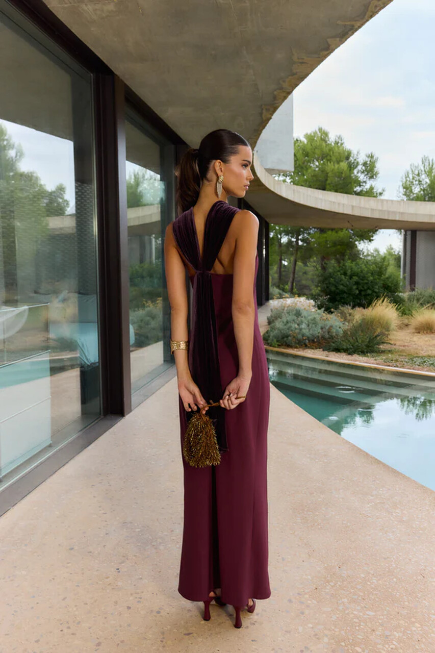 Juan Avellaneda sobre el protocolo de invitada: «Tonos vivos para la mañana, los oscuros por la tarde»