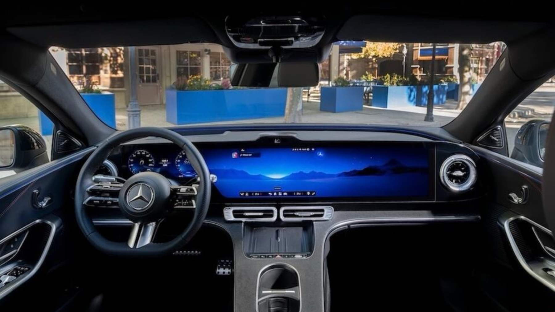 Mercedes enseña el espectacular interior de su nueva berlina eléctrica: lleno de pantallas y detalles de alta gama