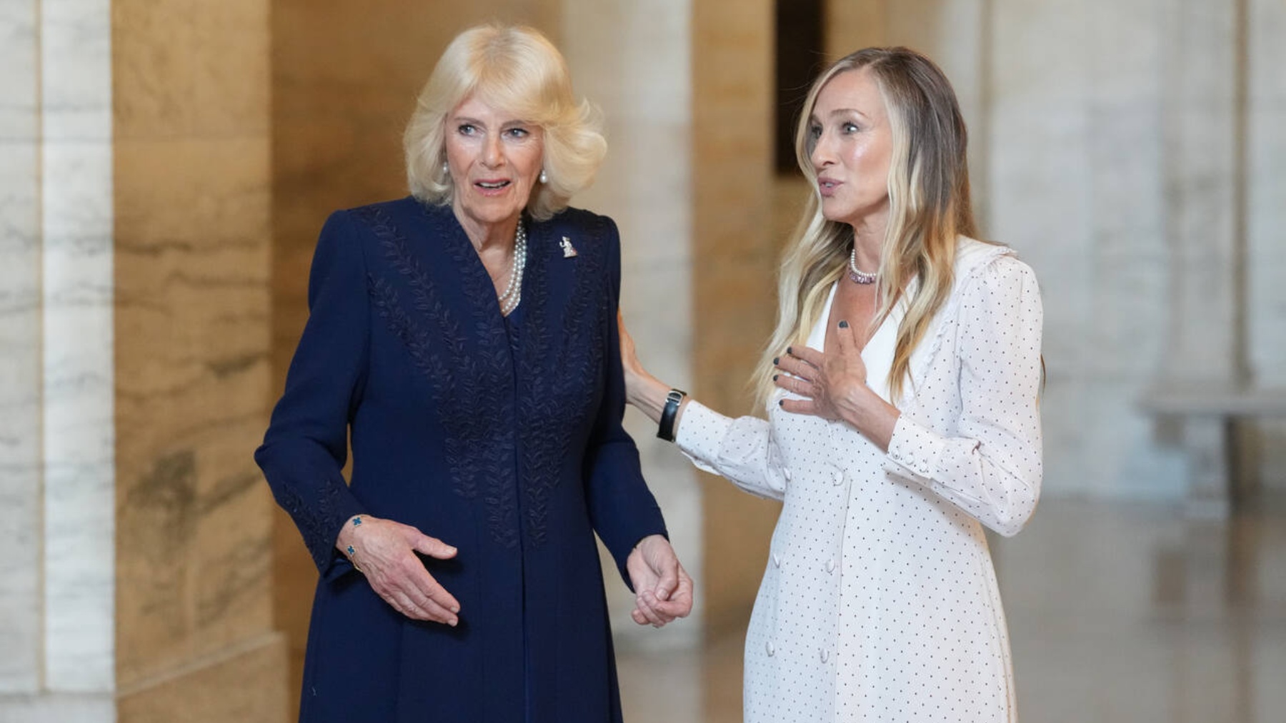 Sarah Jessica Parker, Anna Wintour y Donatella Versace reciben a la reina Camila en Nueva York