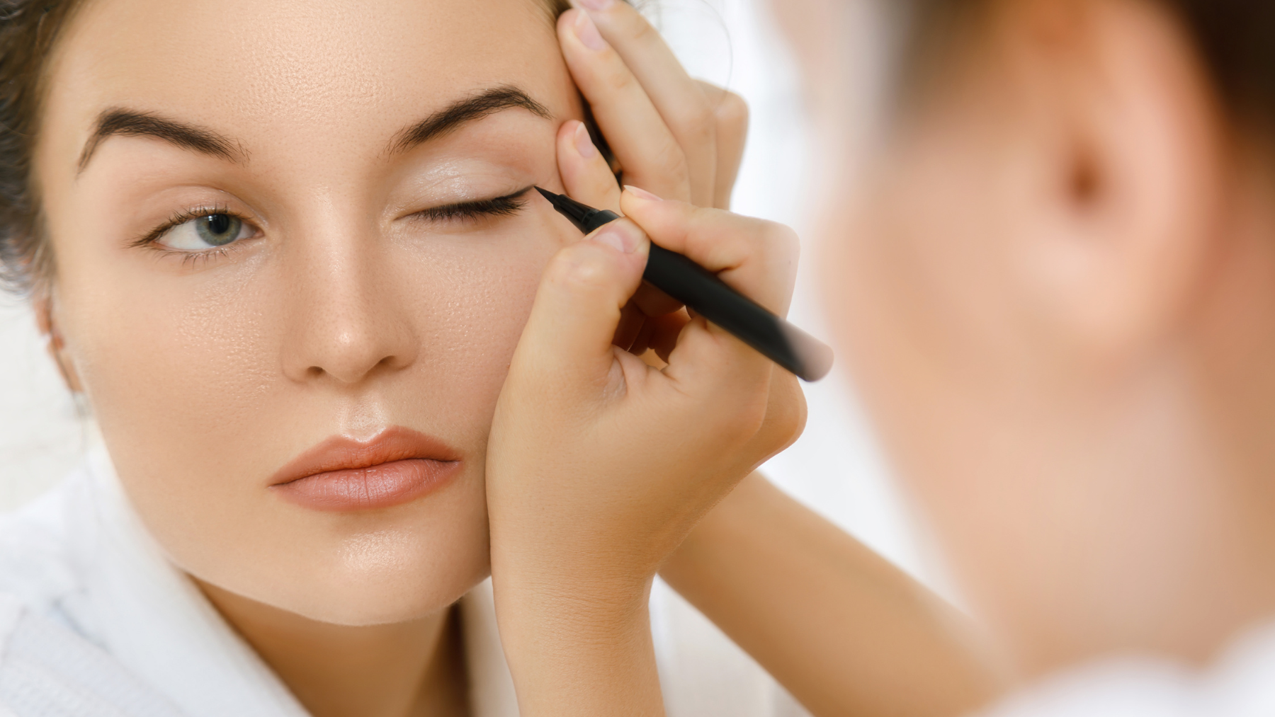 Si te aplicas así el ‘eyeliner’, puede que te estés echando años encima y parezcas mayor