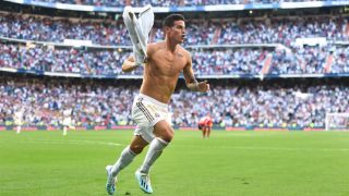 James Rodríguez celebra un gol en el Real Madrid-Granada. (AFP)