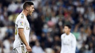 Jovic se lamenta en un partido del Madrid. (AFP)