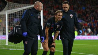 Modric se retira lesionado en el Croacia – Gales (AFP).