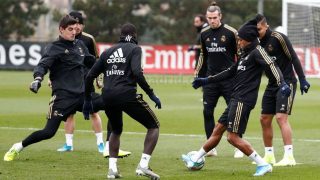 Los jugadores del Real Madrid hacen un rondo. (Realmadrid.com)