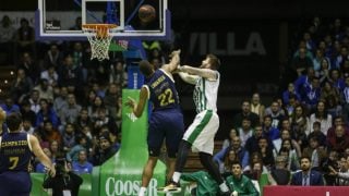 Tavares tapona una entrada del rival. (ACB)