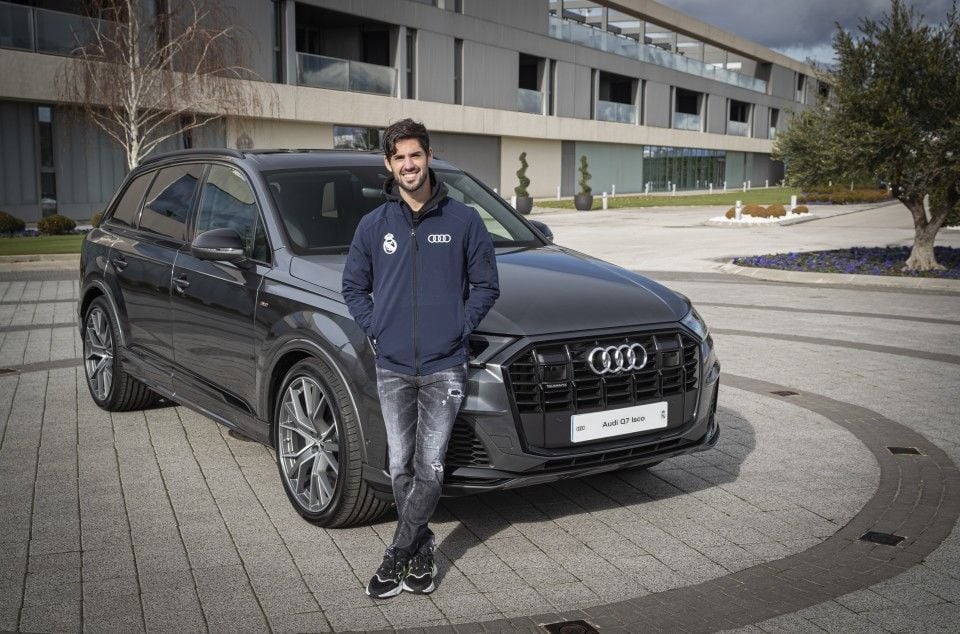 Audi entregó a la plantilla del Real Madrid sus nuevos coches. Cada uno de ellos vino personalizado en la matrícula con el modelo y el nombre del jugador.