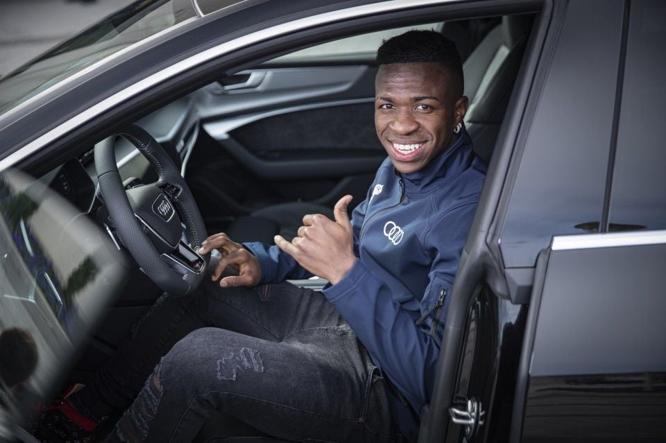 Audi entregó a la plantilla del Real Madrid sus nuevos coches. Cada uno de ellos vino personalizado en la matrícula con el modelo y el nombre del jugador.