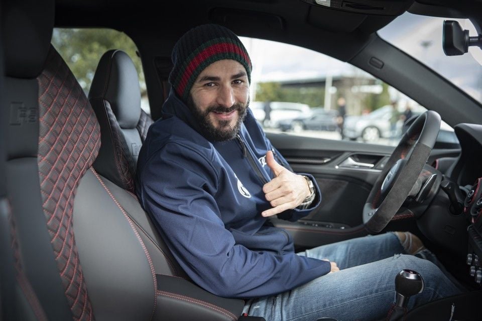 Audi entregó a la plantilla del Real Madrid sus nuevos coches. Cada uno de ellos vino personalizado en la matrícula con el modelo y el nombre del jugador.