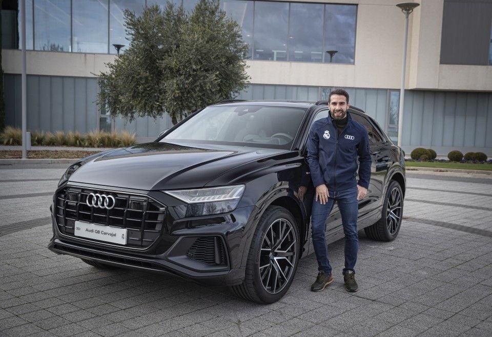 Audi entregó a la plantilla del Real Madrid sus nuevos coches. Cada uno de ellos vino personalizado en la matrícula con el modelo y el nombre del jugador.