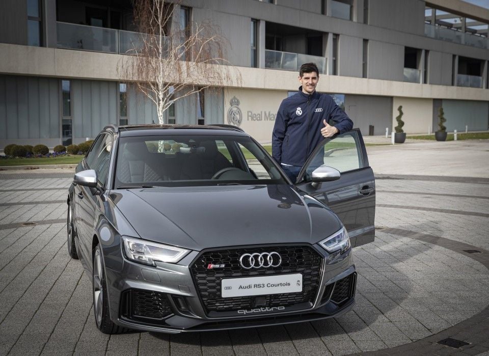 Audi entregó a la plantilla del Real Madrid sus nuevos coches. Cada uno de ellos vino personalizado en la matrícula con el modelo y el nombre del jugador.