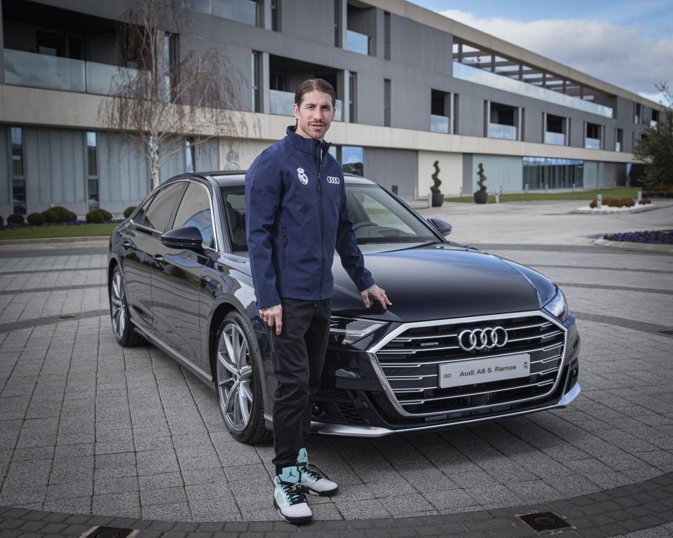 Audi entregó a la plantilla del Real Madrid sus nuevos coches. Cada uno de ellos vino personalizado en la matrícula con el modelo y el nombre del jugador.