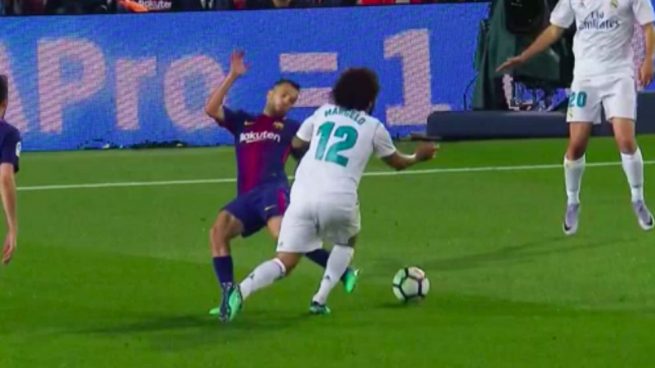 La acción entre Alba y Marcelo.