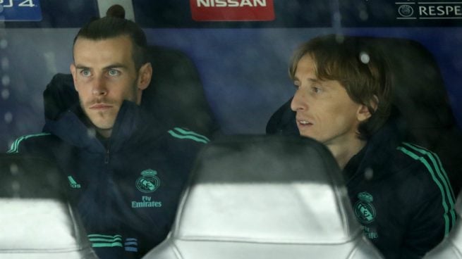 Modric y Bale, en el banquillo durante un encuentro (Getty).